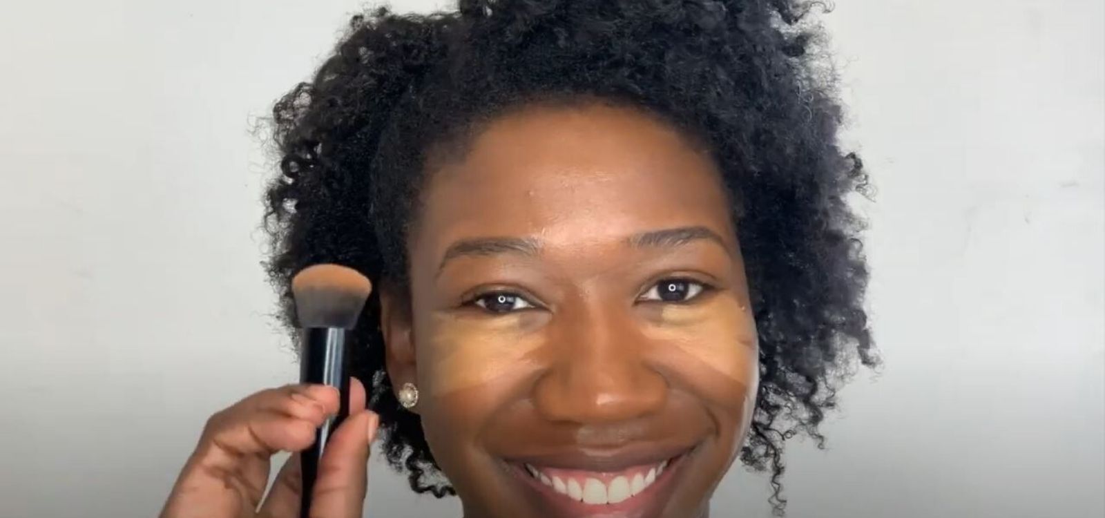 Co-Founder Amanda Johnson finds her concealer shade in a Mented Minute
