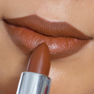 Mastering the Natural Matte Lipstick Look